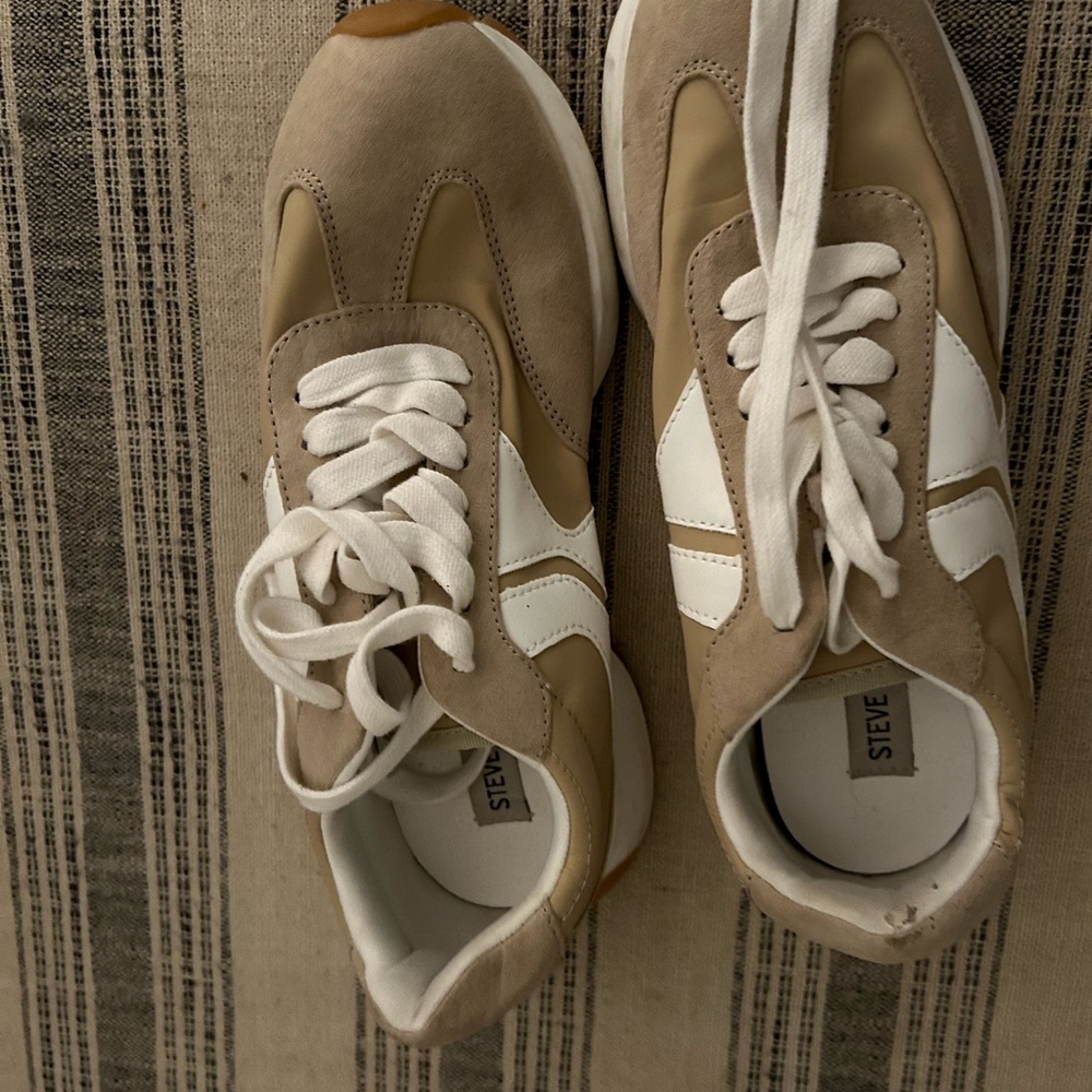 Gently worn fashion sneaker